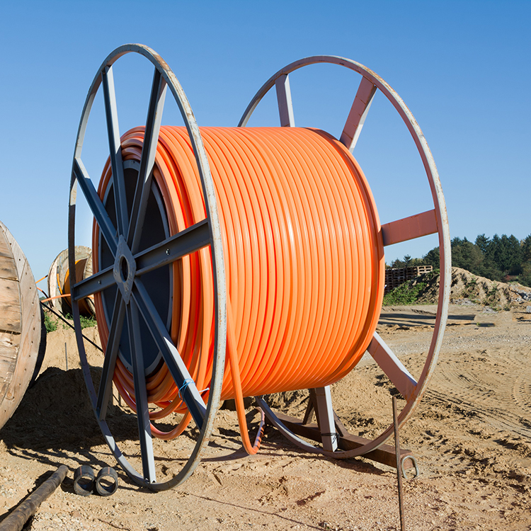Broadband fiber optic cable